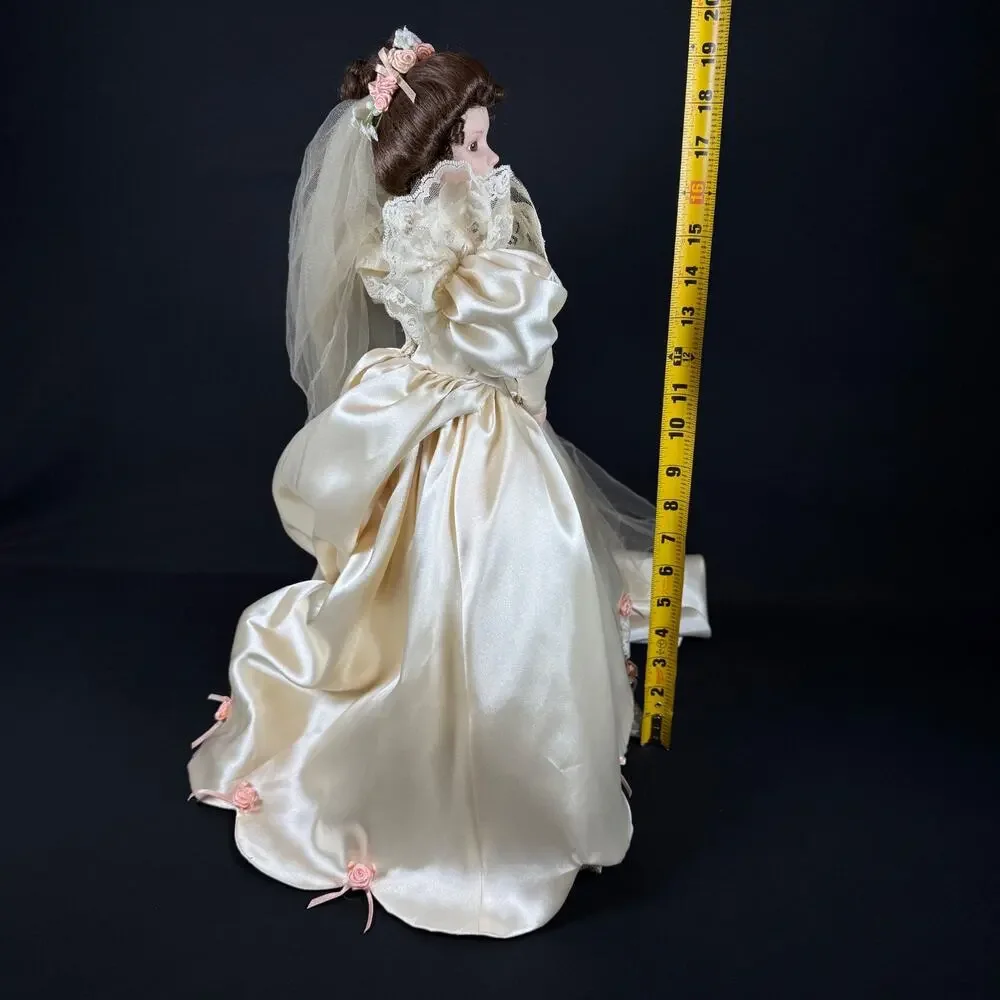 Ashton Drake Galleries Elizabeth 1990s Porcelain Doll Wedding Dress Vintage 20'